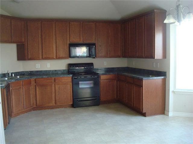 Building Photo - 1708 Martinique Dr