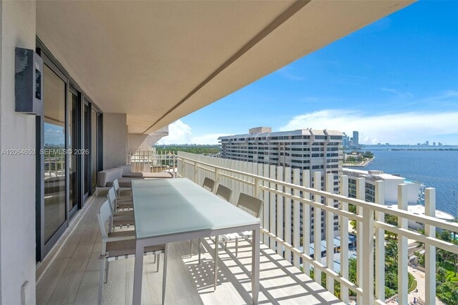 Building Photo - 2 Grove Isle Dr