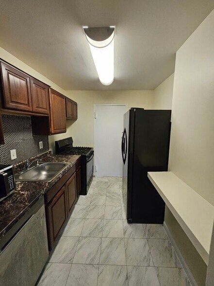 Building Photo - 3450 Toledo Terrace