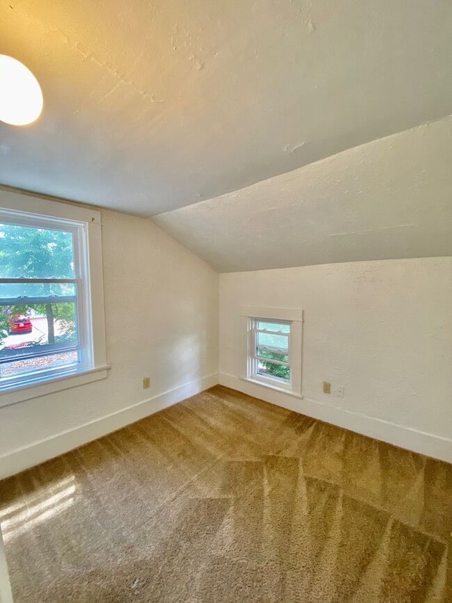 Building Photo - 211O