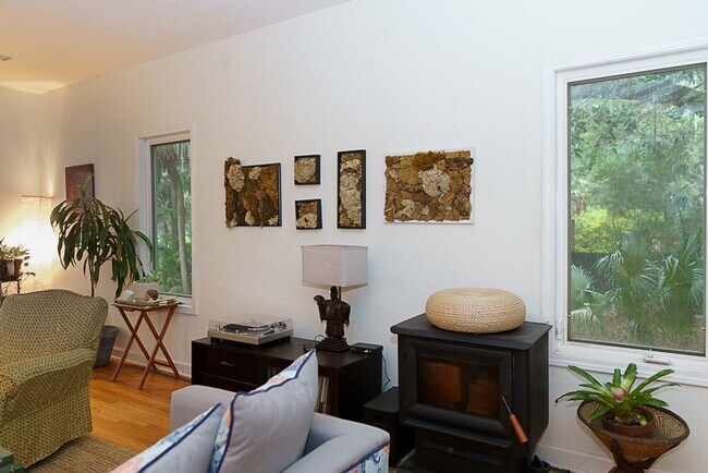 Building Photo - Amazing sunsets at this waterfront home