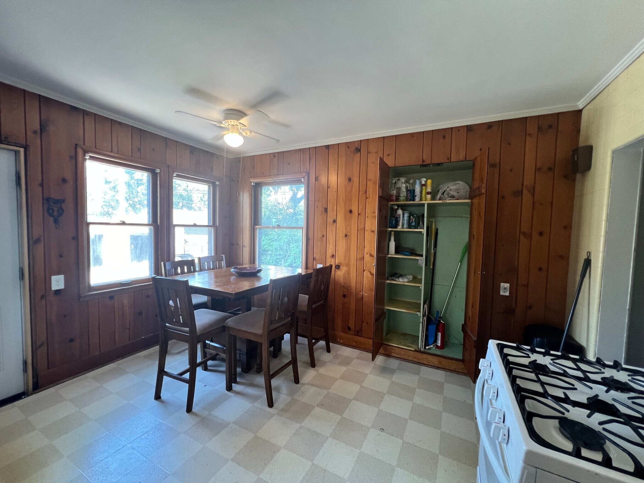 Kitchen - 1405 W Barker Ave