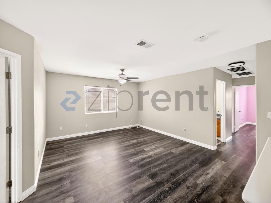 Building Photo - Unit