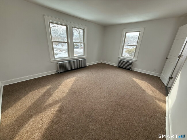 Building Photo - 8 Garden St