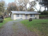 Building Photo - 2/1 1200 sf Rescue retreat - water included!