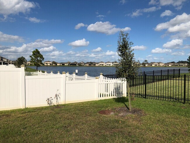 Building Photo - WYNDHAM LAKES ESTATES 4/2.5 HOME FOR RENT - LAKE VIEW!