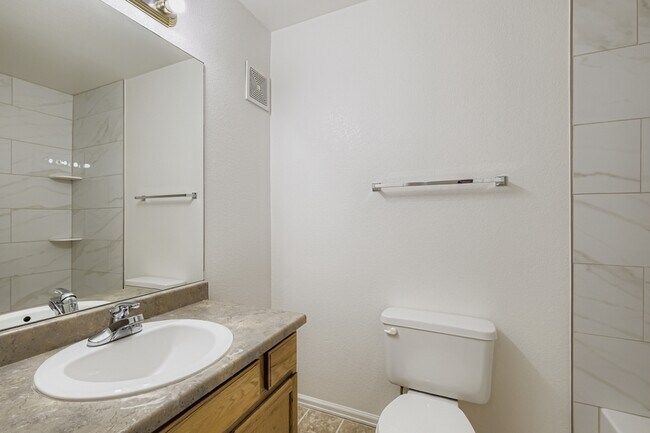 Building Photo - 655 Bosque Vista Point