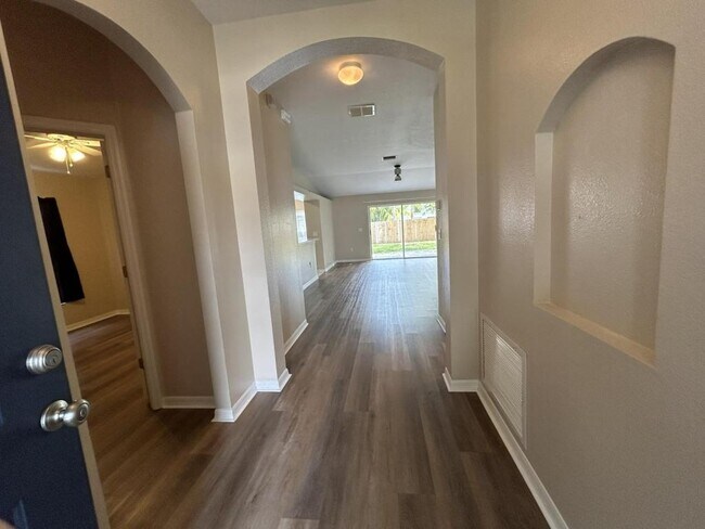 Building Photo - 30534 Tremont Dr