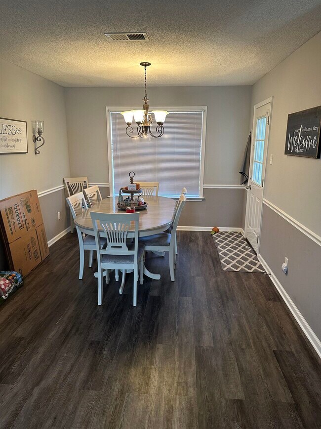 Building Photo - 443 Beverly Dr