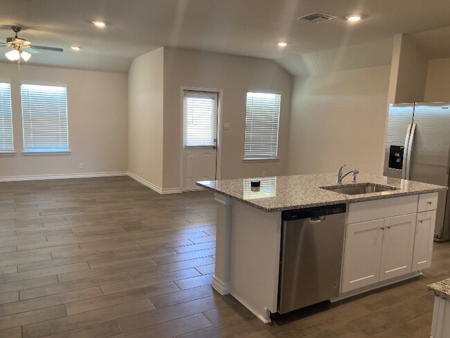 Building Photo - 14626 Pearl Flts