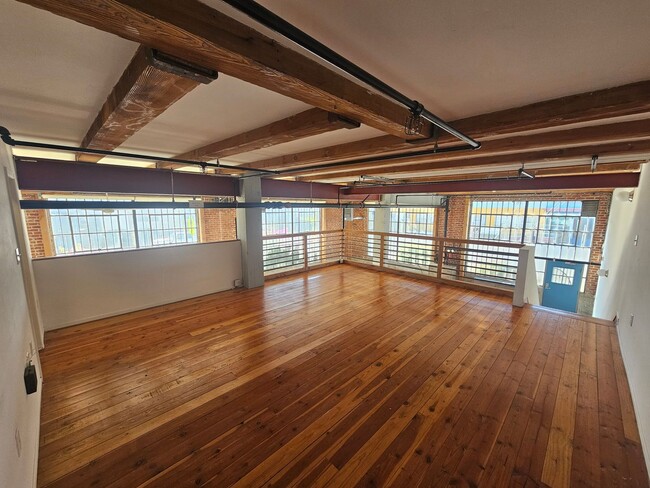 Building Photo - Unique & Spacious Live / Work Loft in the ...