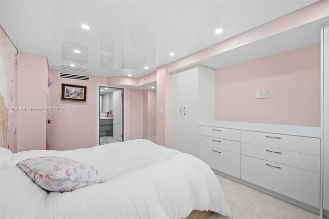 Building Photo - 210 174th St