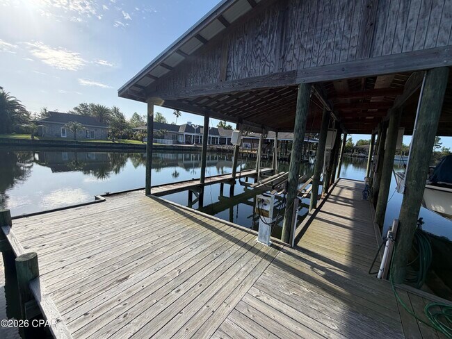 Building Photo - 816 W 8th St Cir