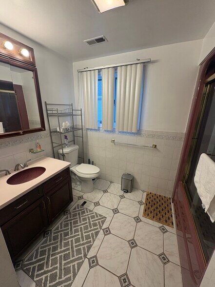 Building Photo - 309 Beacon St