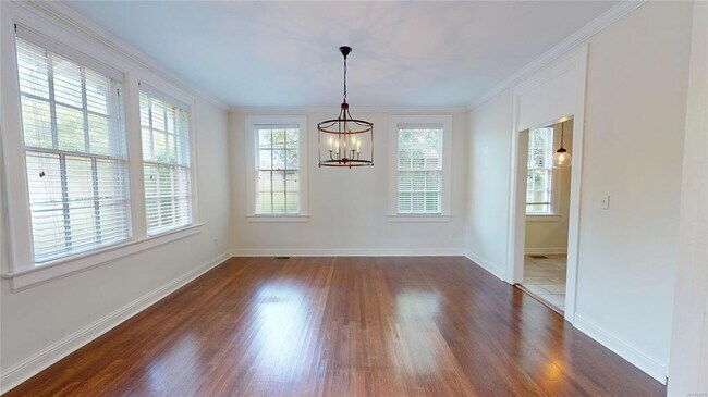 Building Photo - 345 Cloverdale Rd