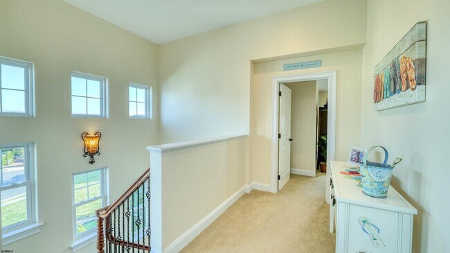 Building Photo - 909 N Cambridge Ave