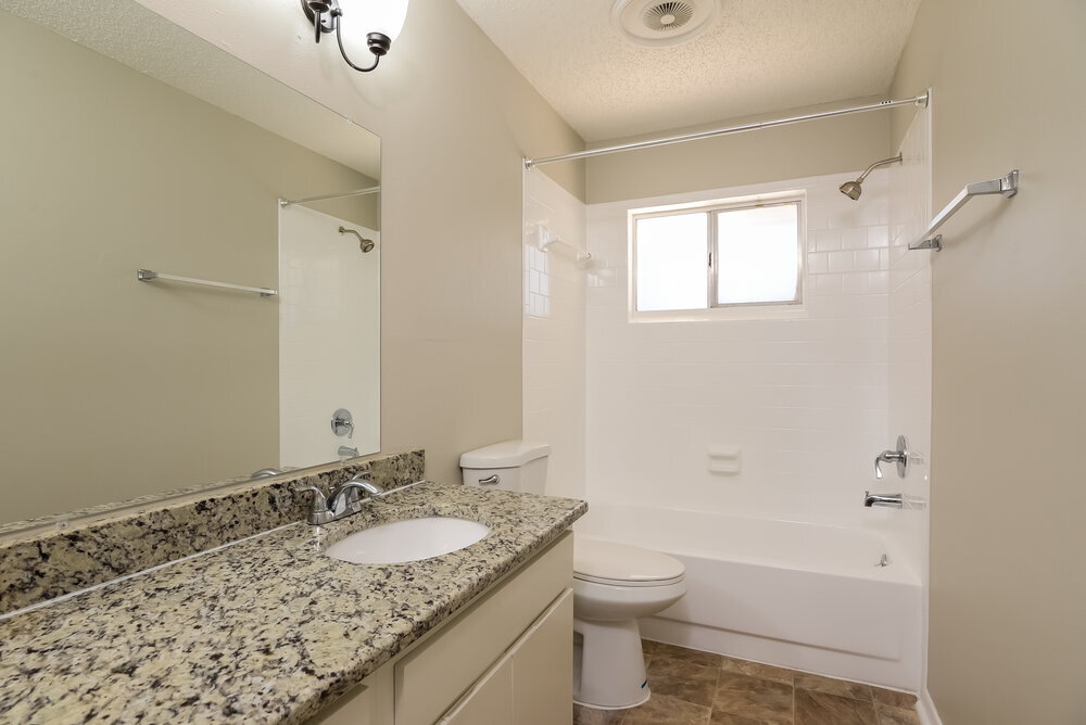 Building Photo - 1428 High Knoll Dr