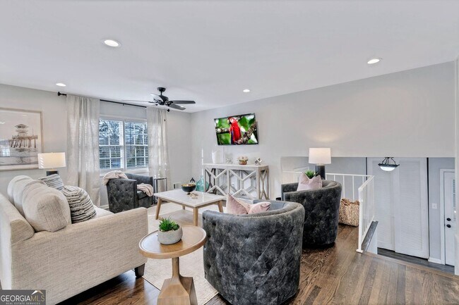 Primary Photo - 2480 Powers Ferry Dr SE