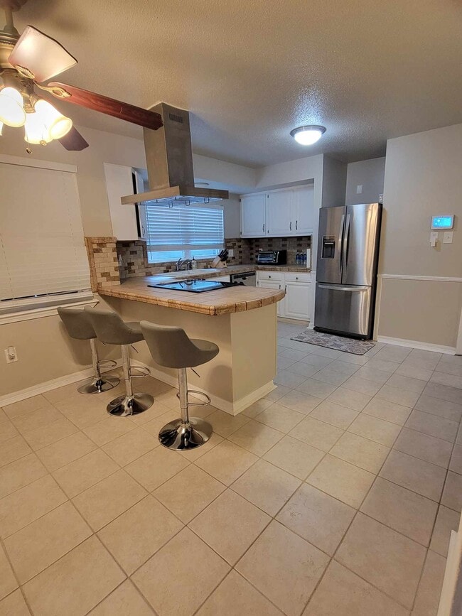 Building Photo - 2589 Santa Rosa Cove