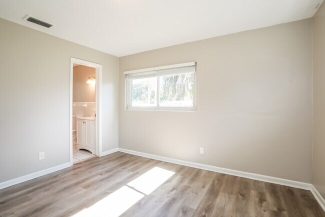 Building Photo - 6532 Albicore Rd