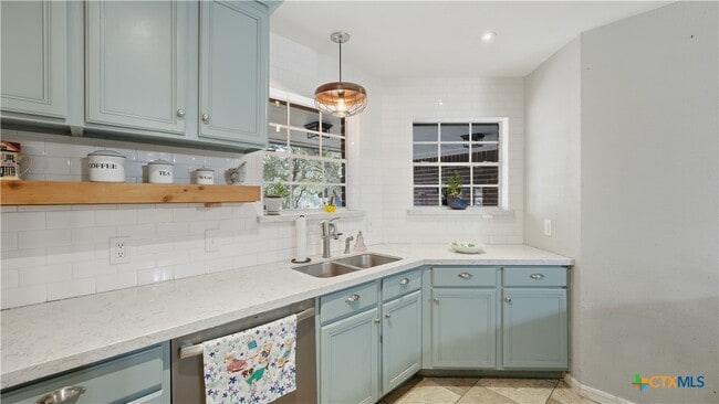 Building Photo - 19 Pebblebrook Ln