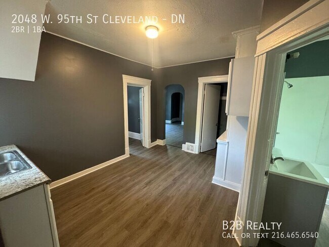 Building Photo - 2048 W 95th St