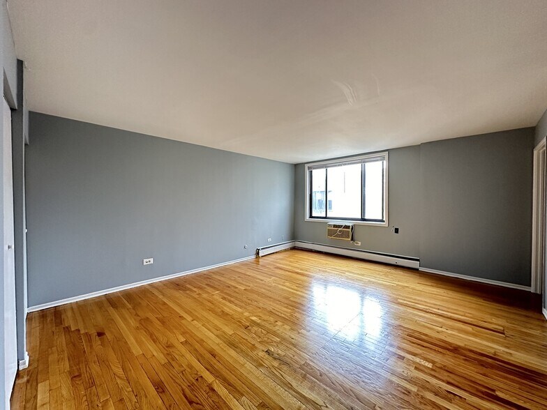 Building Photo - 1515 W Morse Ave
