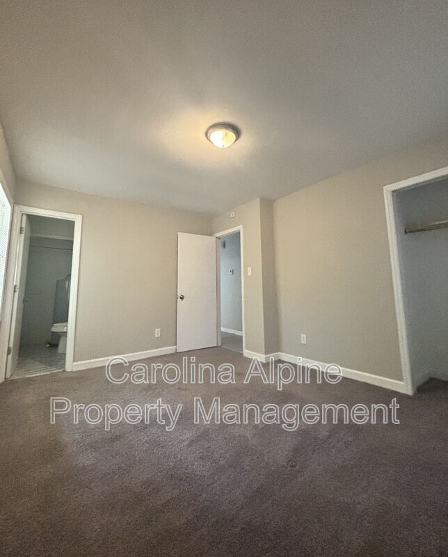 Building Photo - 8523 Stonehurst Dr