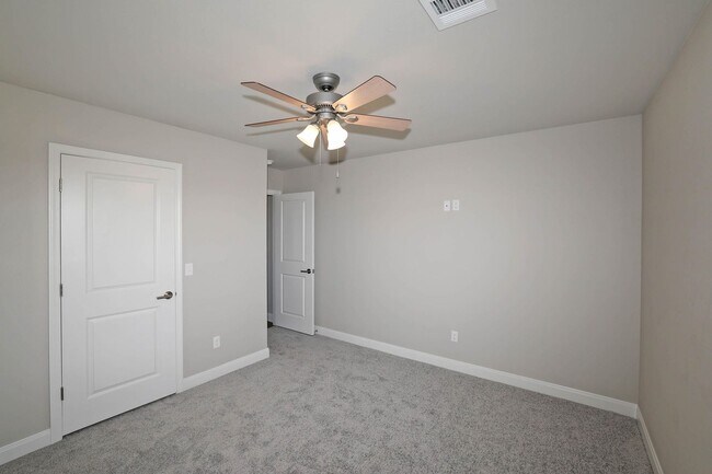 Building Photo - 4707 Carmel Ave