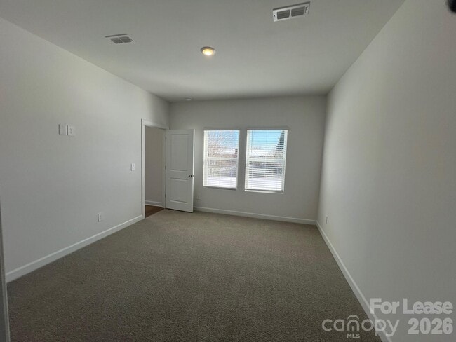 Building Photo - 1548 31st St NE