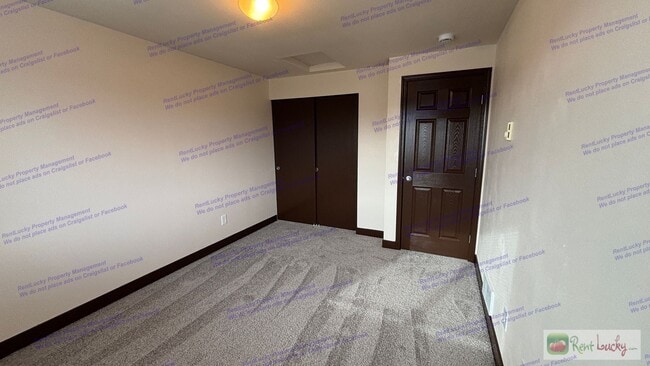 Building Photo - CFC (Russell)-Spanaway Duplex