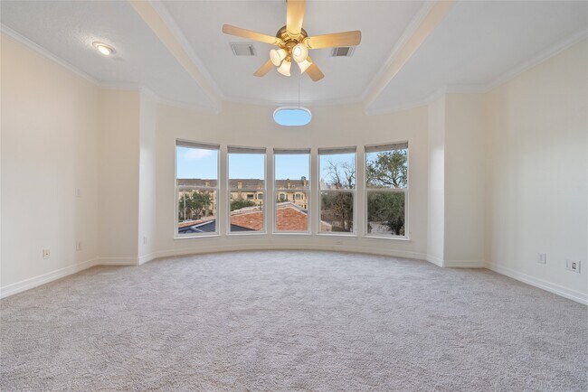 Building Photo - 1515 Hyde Park Blvd