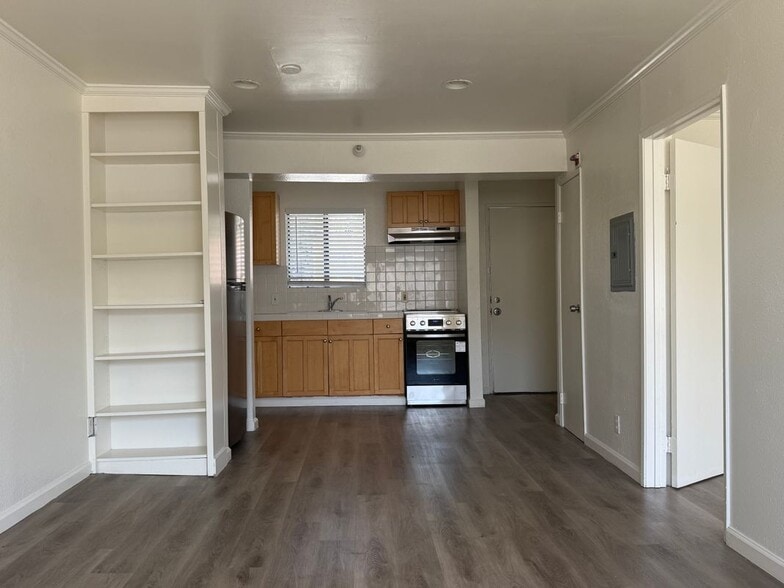 Building Photo - 1816 N Gramercy Pl