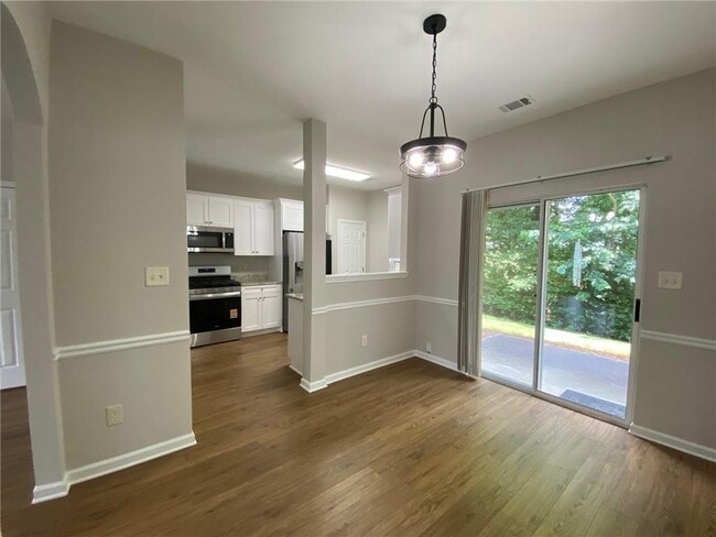 Building Photo - 677 Kenridge Dr