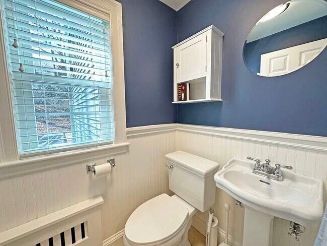 Building Photo - 99 Westchester Rd