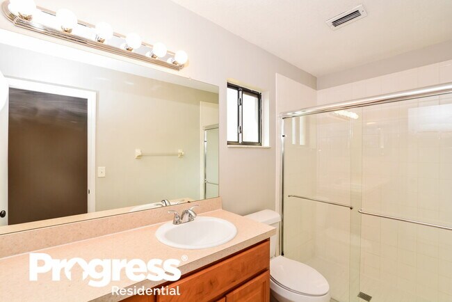 Building Photo - 215 River Chase Dr