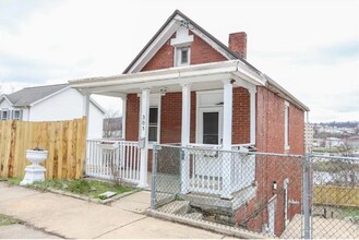 Building Photo - 305 Chestnut St