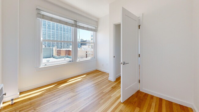 Building Photo - 723 Ellis St