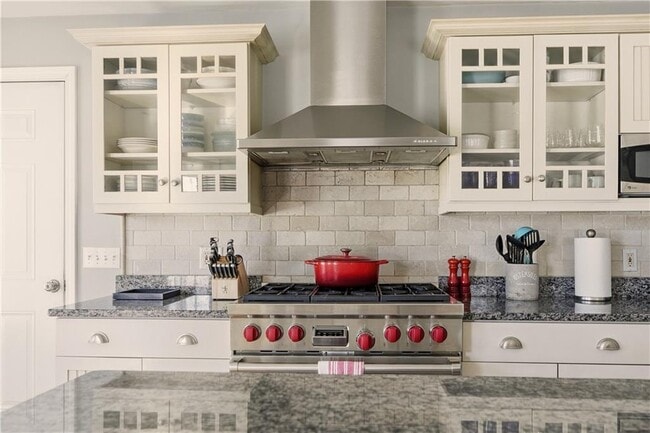 Building Photo - 105 Lilac Ln