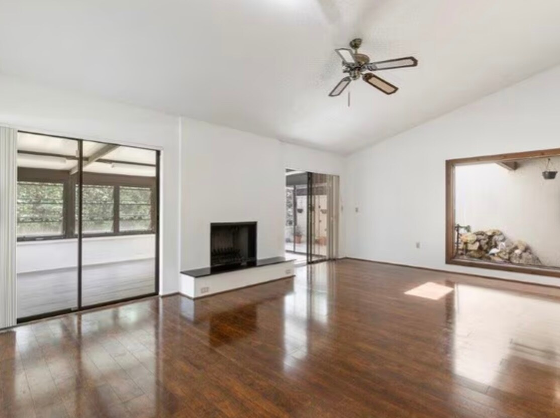 Building Photo - 6004 Courtside Dr