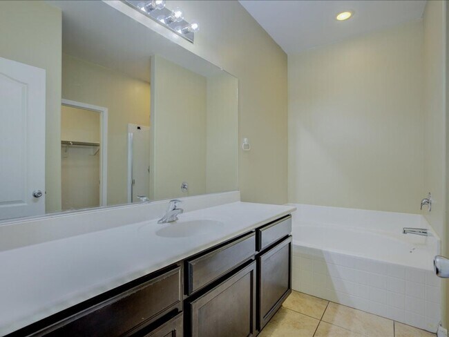 Building Photo - 3-Bedroom, 2-Bathroom in Marana AZ!