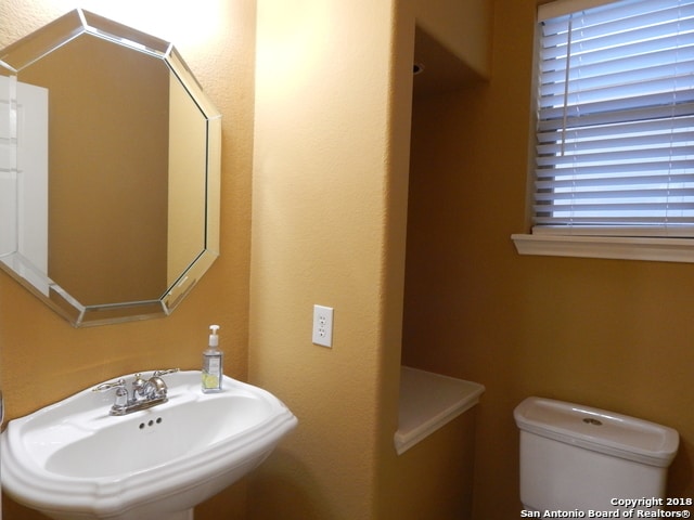 Building Photo - 1302 Nicholas Manor