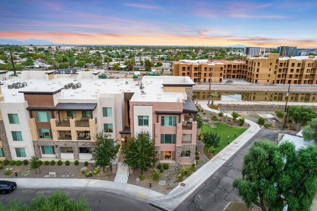 Building Photo - 4803 N Woodmere Fairway