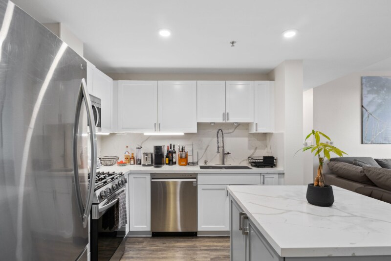 Building Photo - 1240 India St