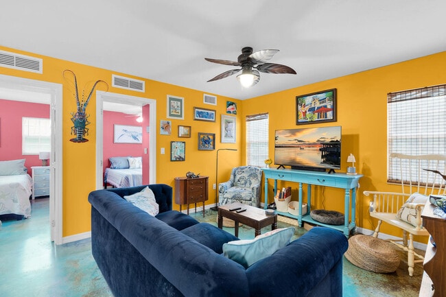 Building Photo - 21 Poinciana Dr