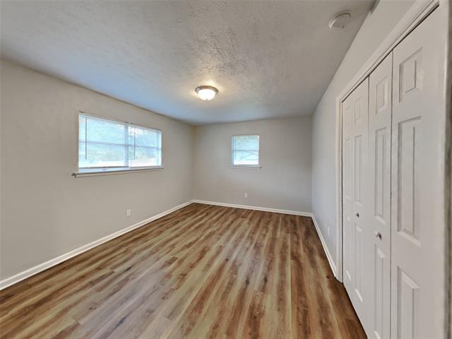 Building Photo - 825 Livingston Dr