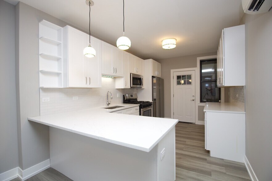 Building Photo - 3934 N Janssen Ave