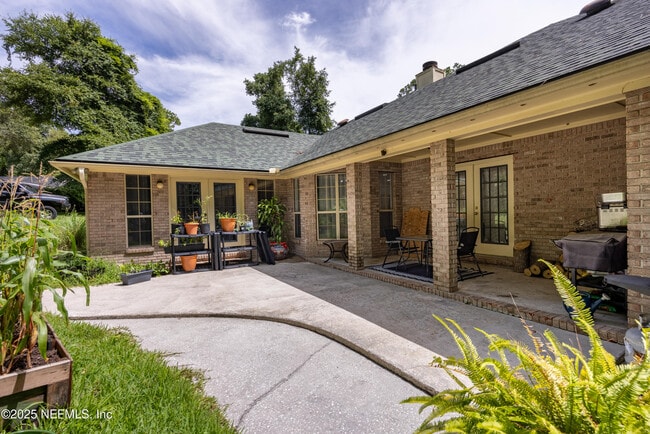Building Photo - 2388 Halperns Way