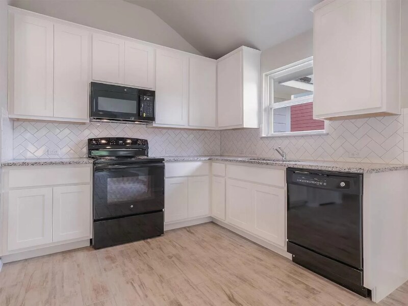 Building Photo - 315 Schuylerville Dr