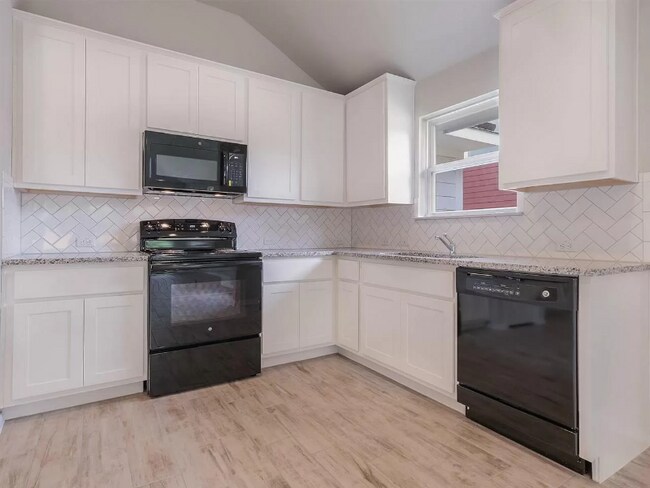 Building Photo - 315 Schuylerville Dr